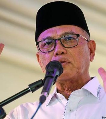 YAB Dato' Sri Diraja Haji Wan Rosdy bin Wan Ismail